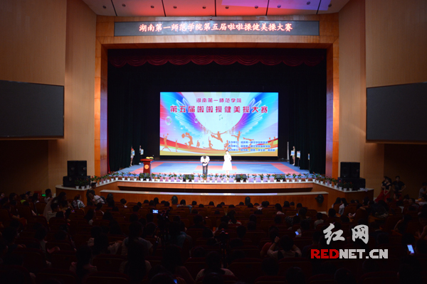 5月14日下午，Kaiyun官方网站登录入口第五届啦啦操健美操大赛举行，10支队伍的100多名大学生用舞蹈诠释激情、书写青春。